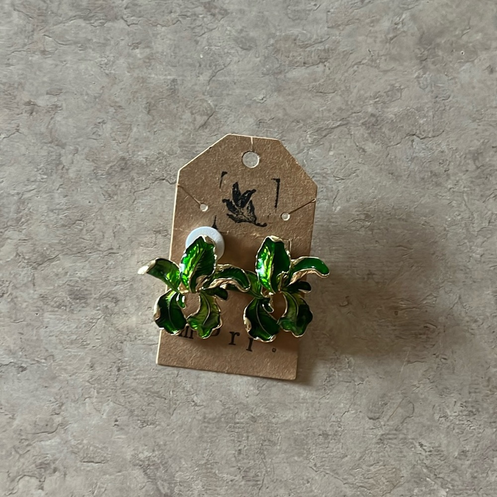 Emerald green earrings